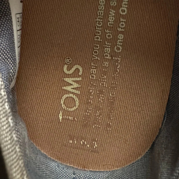 Tom’s Sneakers - Picture 5 of 5